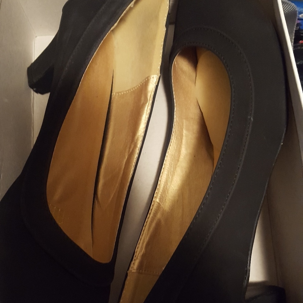 Black pumps size 12